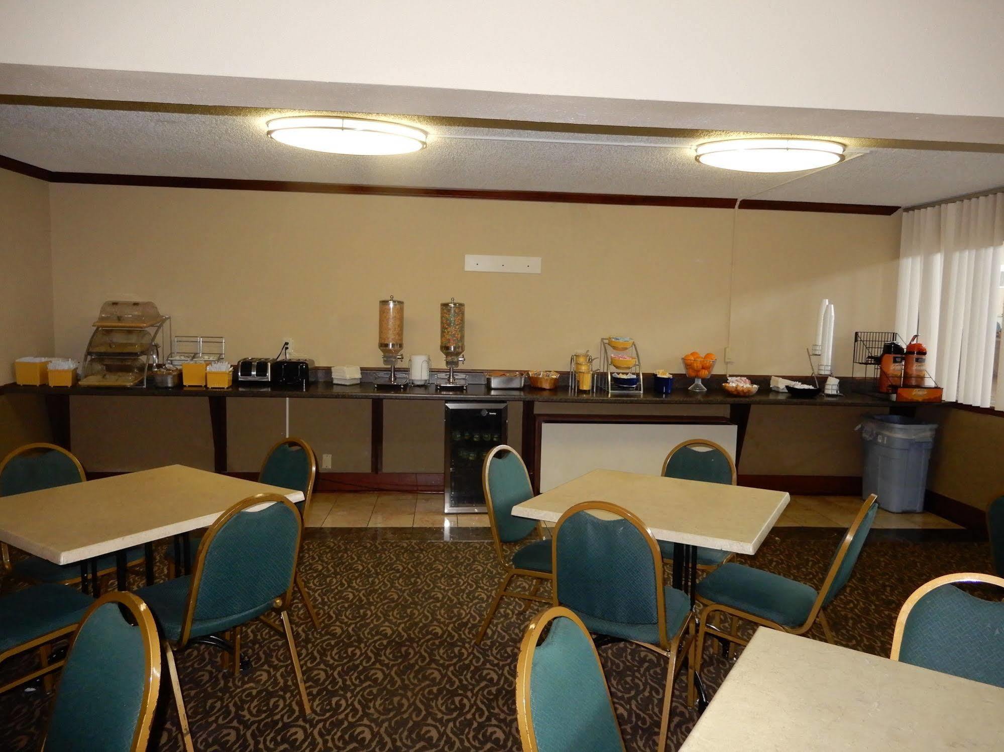 Clarion Hotel Milwaukee Airport Dış mekan fotoğraf